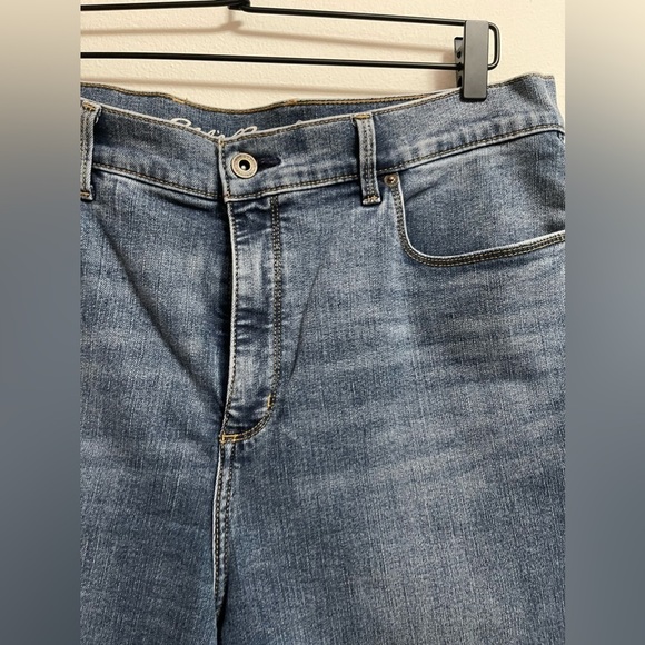 Eddie Bauer - High Rise Voyager Skinny Jeans - Light Wash - Picture 4 of 6